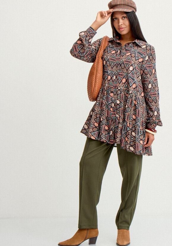 Блуза свободная с воланами по низу шир.  580, рис. 23