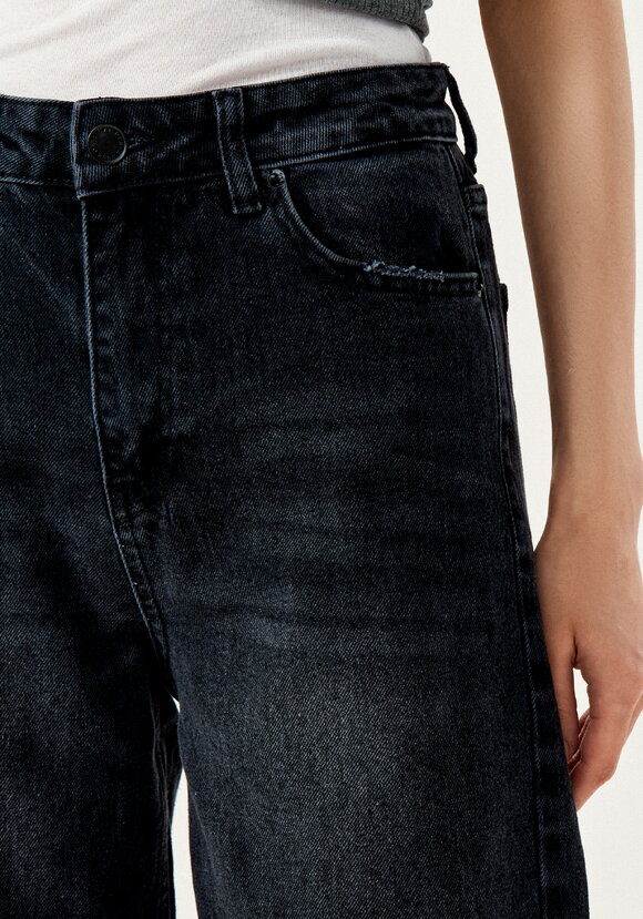 Мом-джинсы с зауженными к низу брючинами шир.  580, рис. 29