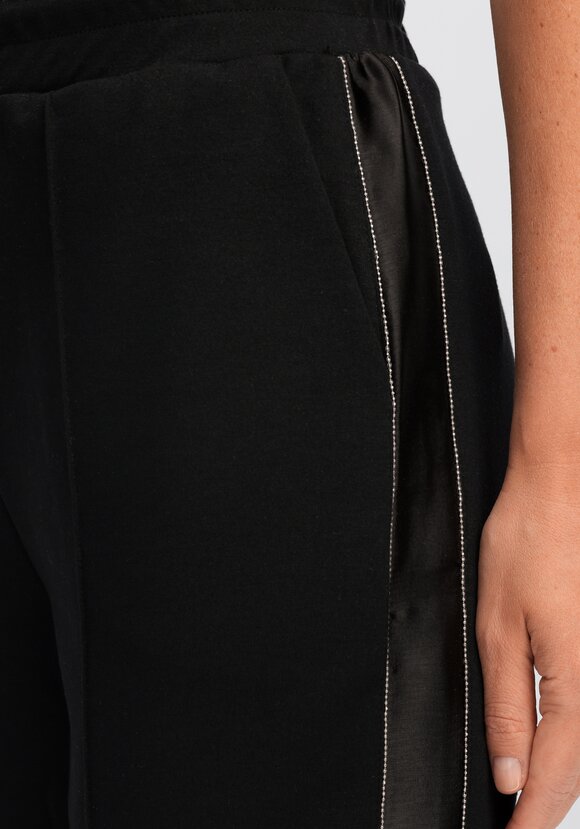 Брюки на резинке с лампасами и стрелками шир.  580, рис. 5