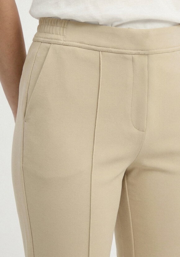 Брюки прямые cо стрелками шир.  580, рис. 21