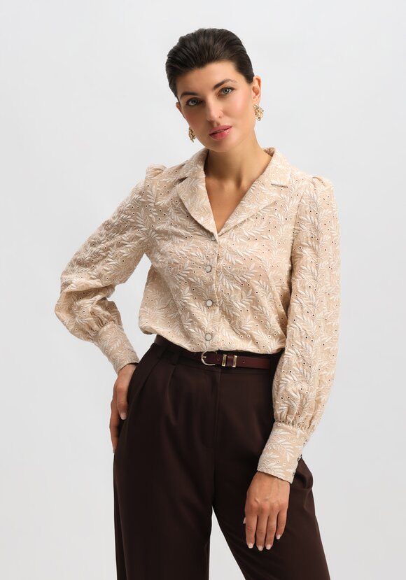 Блуза с английским воротником из шитья — купить за руб в магазине Леомакс