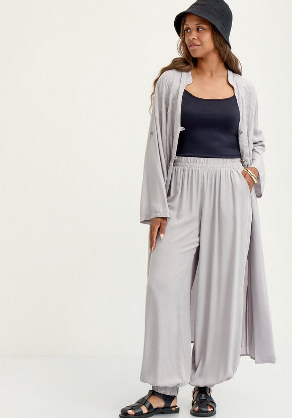 Брюки широкие с карманами на резинке по низу шир.  580, рис. 1