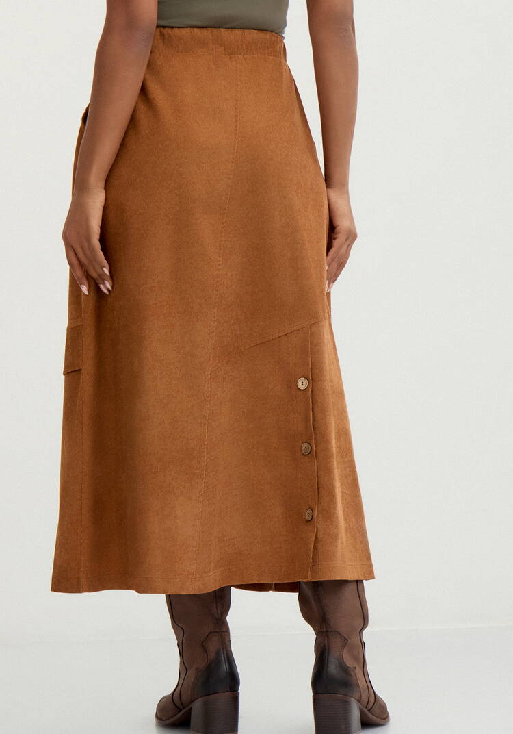 Юбка с декоративными пуговицами и клапаном шир.  750, рис. 12