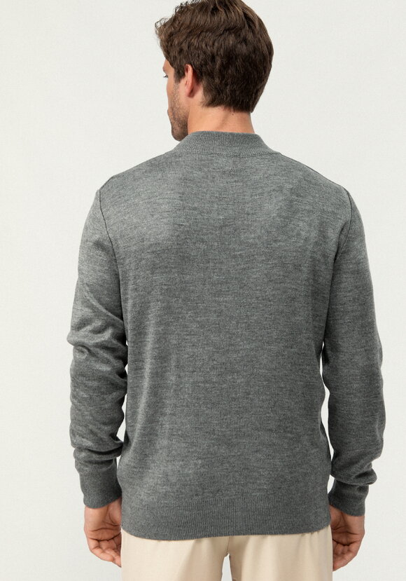 Свитер с воротником стойкой на молнии шир.  580, рис. 19