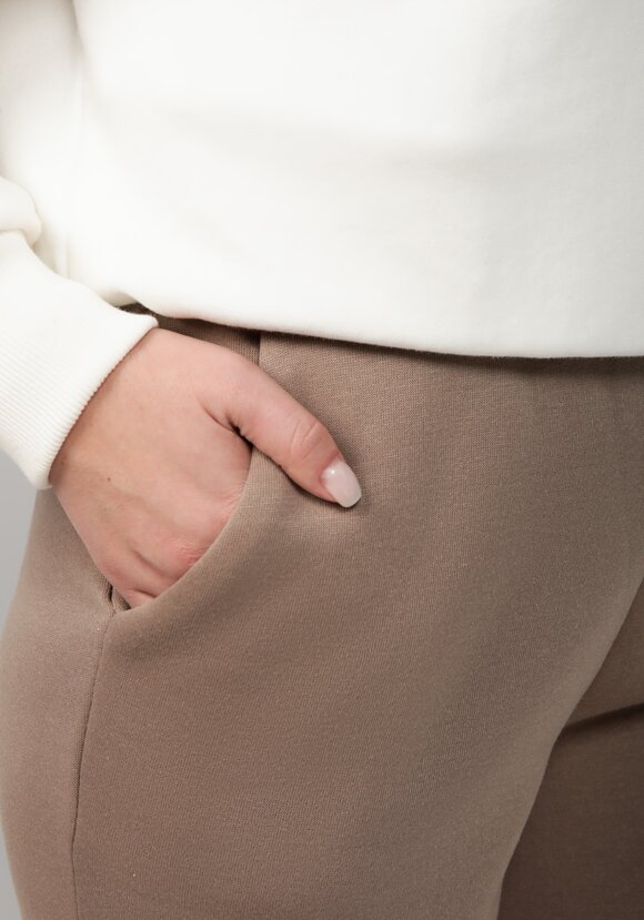 Брюки прямые утепленные на резинке шир.  580, рис. 15