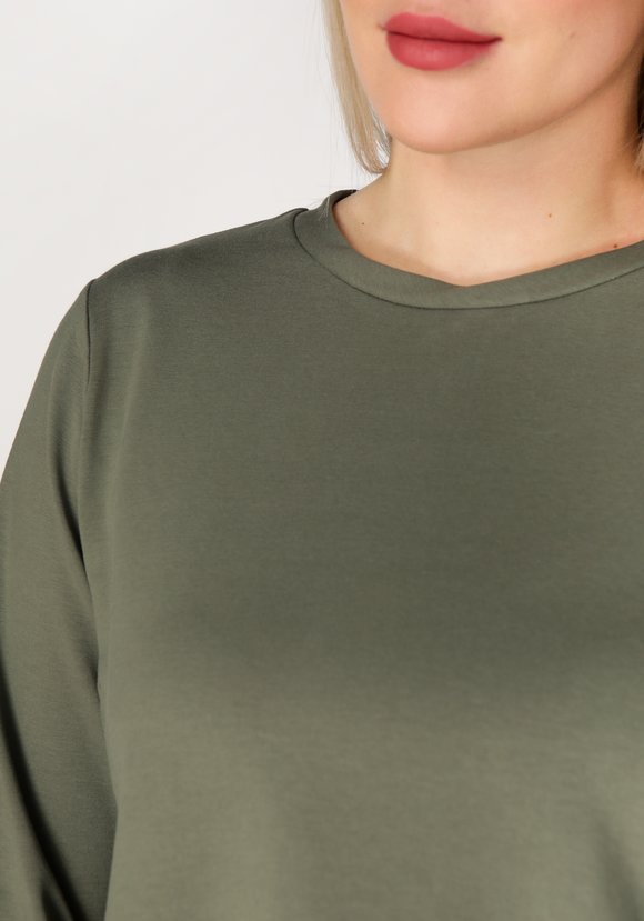 Свитшот с разрезами в рельефах шир.  580, рис. 10