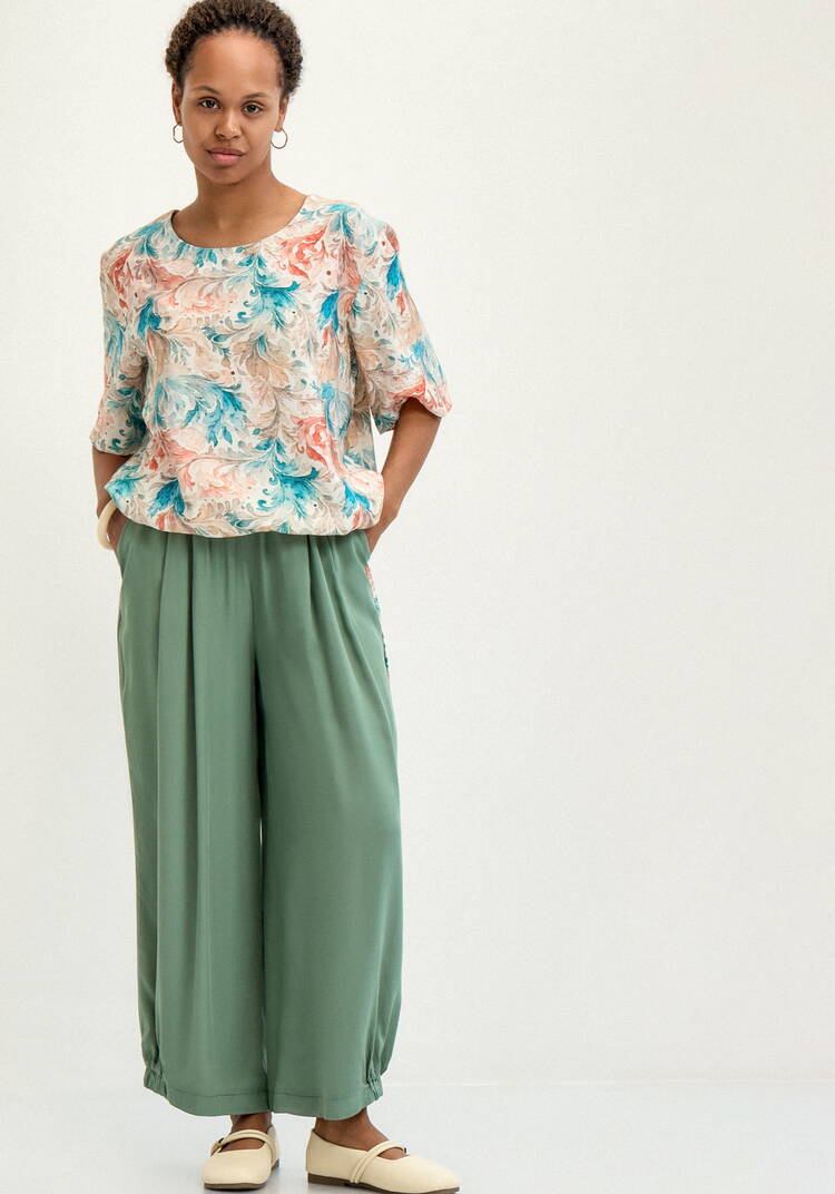 Брюки свободного кроя на резинке по низу шир.  750, рис. 32