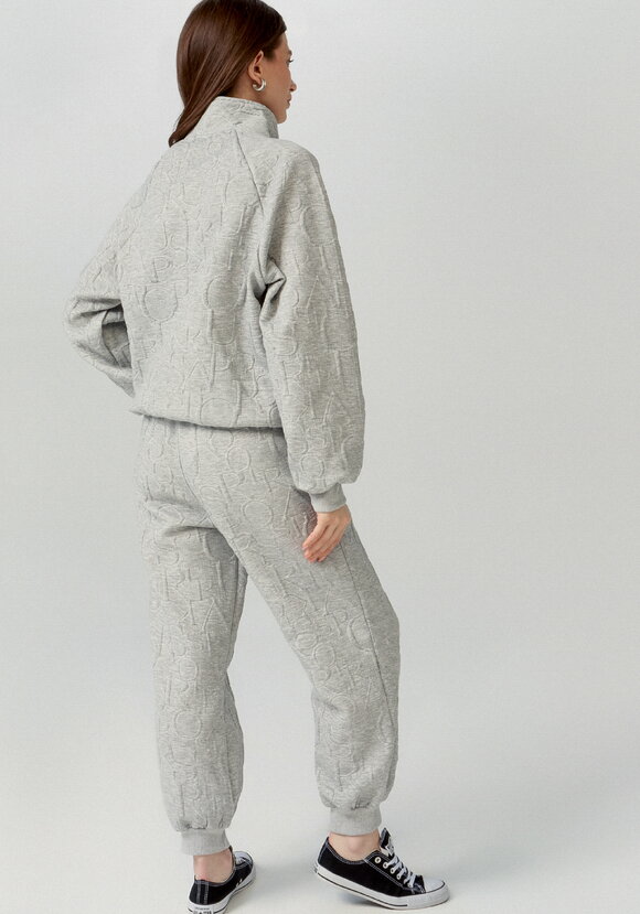 Костюм свитшот и брюки джоггеры шир.  580, рис. 12