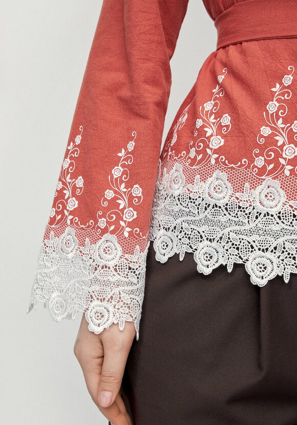 Блуза с кружевом на пуговицах Роуз шир.  580, рис. 13