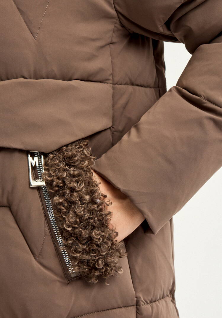 Пальто стеганое с меховой отделкой шир.  750, рис. 6