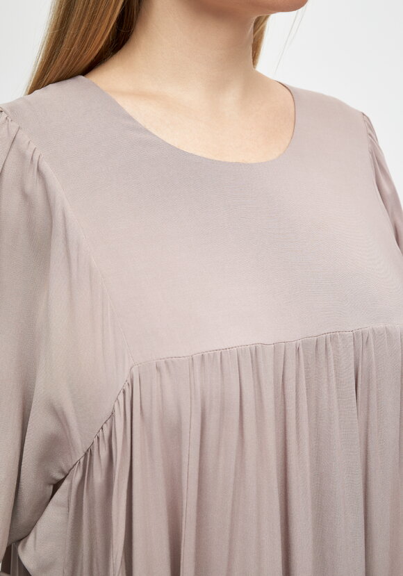 Платье свободного кроя с отрезным лифом шир.  580, рис. 18