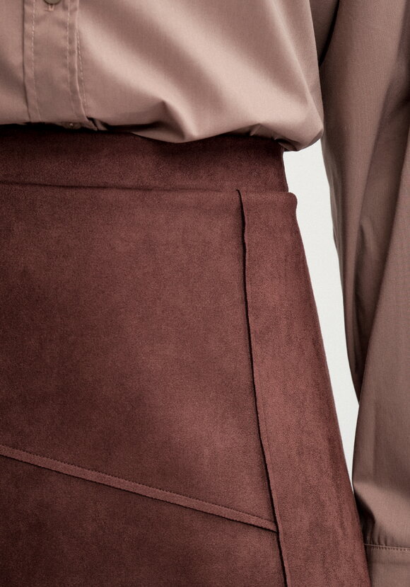 Юбка с конструктивными отстрочками шир.  580, рис. 13