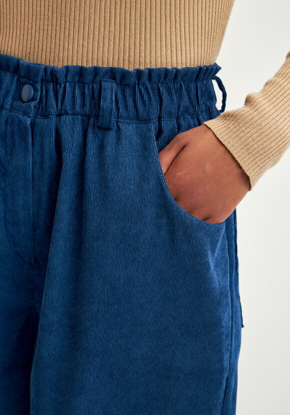 Брюки вельветовые широкие на резинке шир.  580, рис. 27