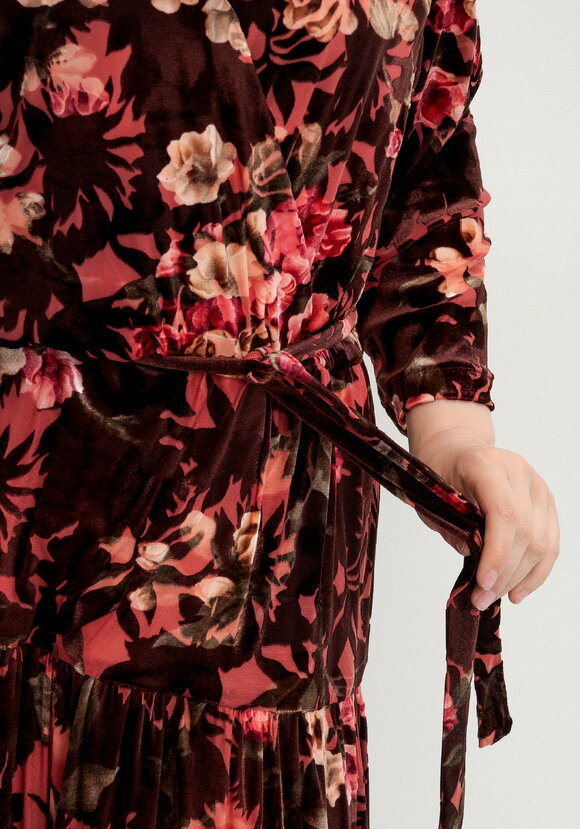 Платье с цветочным принтом на поясе шир.  580, рис. 13