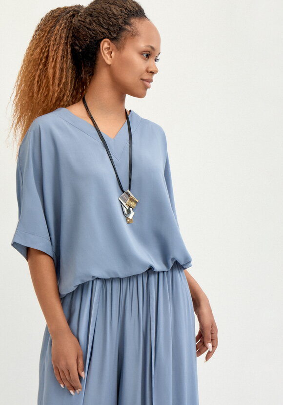 Блуза с кулоном свободного кроя шир.  580, рис. 17