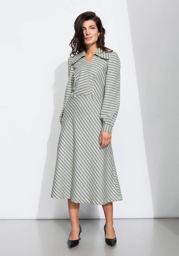 Платье из костюмной ткани в клетку шир.  580, рис. 8