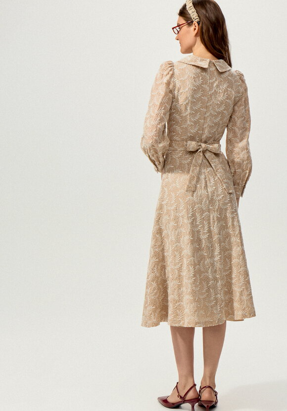 Платье из шитья с английским воротником шир.  580, рис. 10