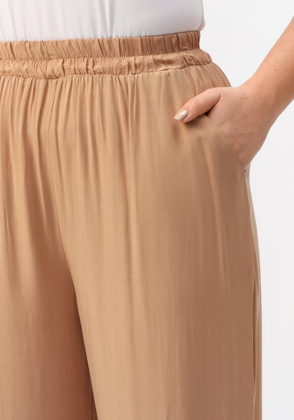 Брюки свободные на резинке по талии шир.  580, рис. 21