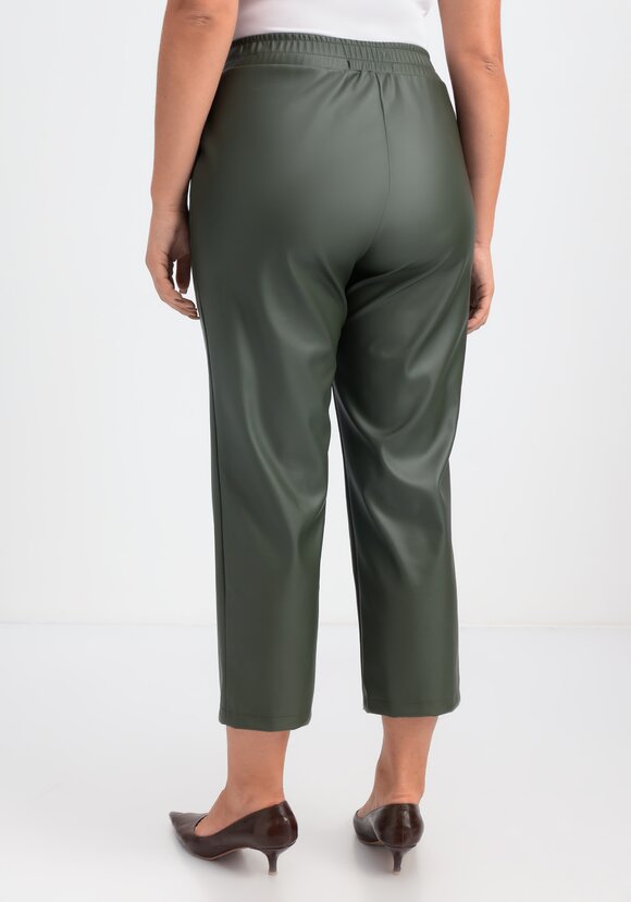 Брюки из экокожи длиной 7/8 шир.  580, рис. 21