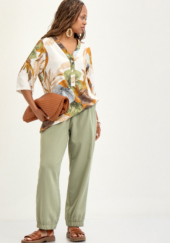 Брюки льняные на резинке по поясу и низу шир.  580, рис. 24