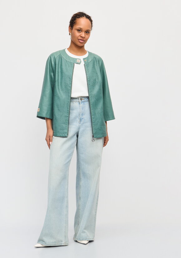 Куртка из премиальной экокожи шир.  580, рис. 9