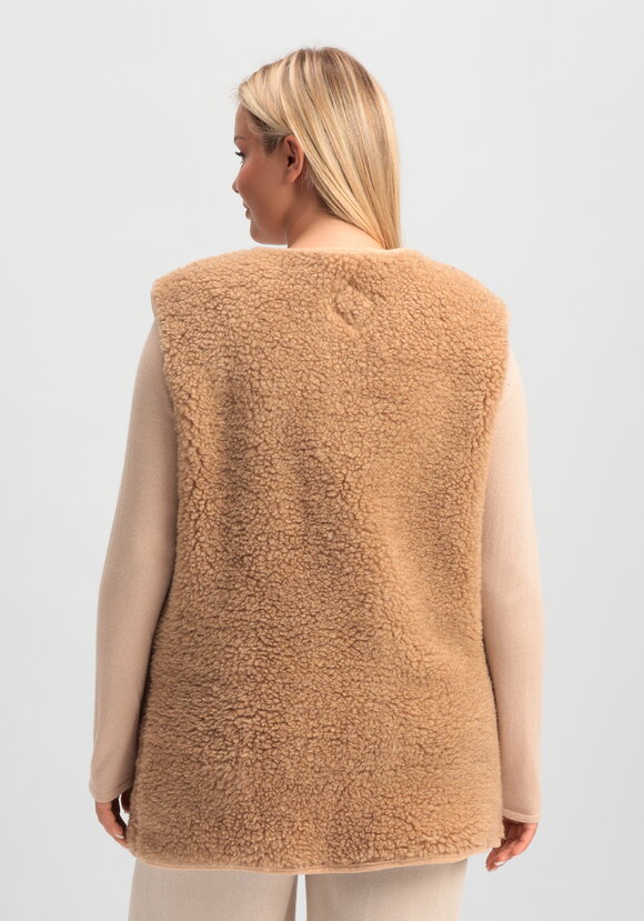 Меховой жилет из верблюжьей шерсти шир.  580, рис. 3