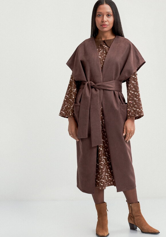 Жилет на запах со спущенным плечом шир.  580, рис. 4