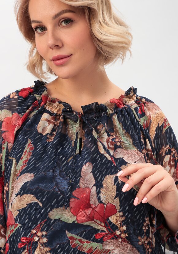 Блуза с оборкой на рукавах и горловине шир.  580, рис. 15