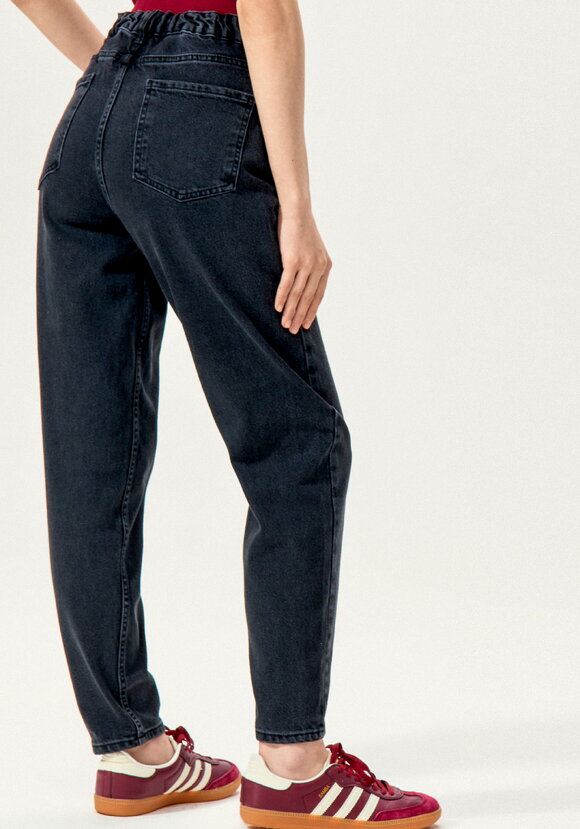 Мом-джинсы с зауженными к низу брючинами шир.  580, рис. 3