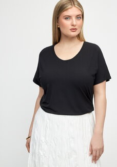 Футболка полуприлегающего силуэта