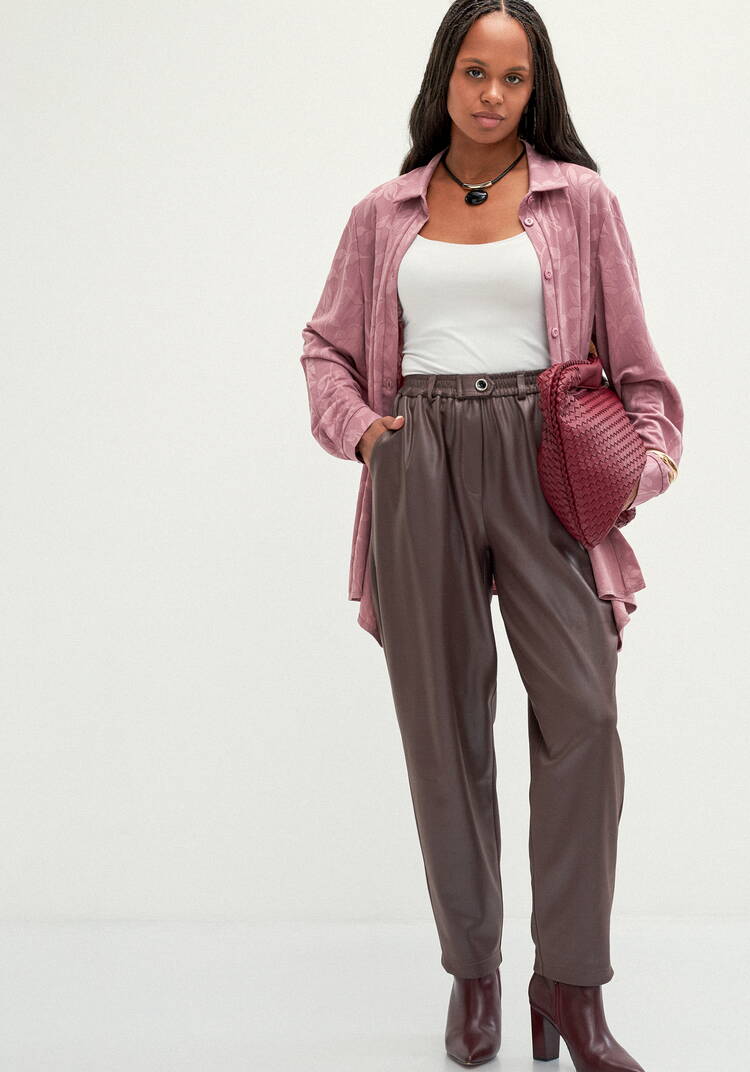 Брюки бананы с глянцевым напылением шир.  750, рис. 8