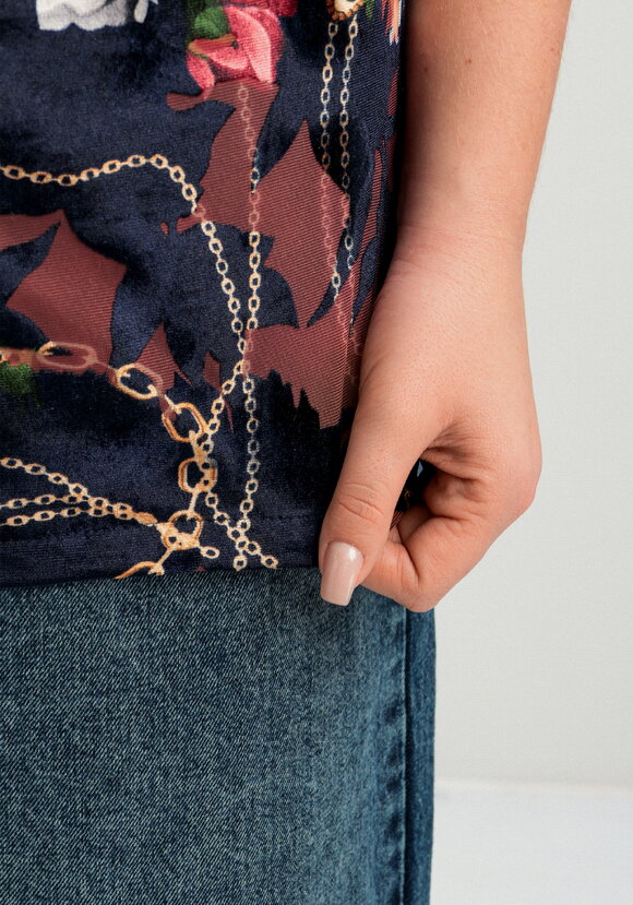 Блуза из бархата с цветочным рисунком шир.  580, рис. 6