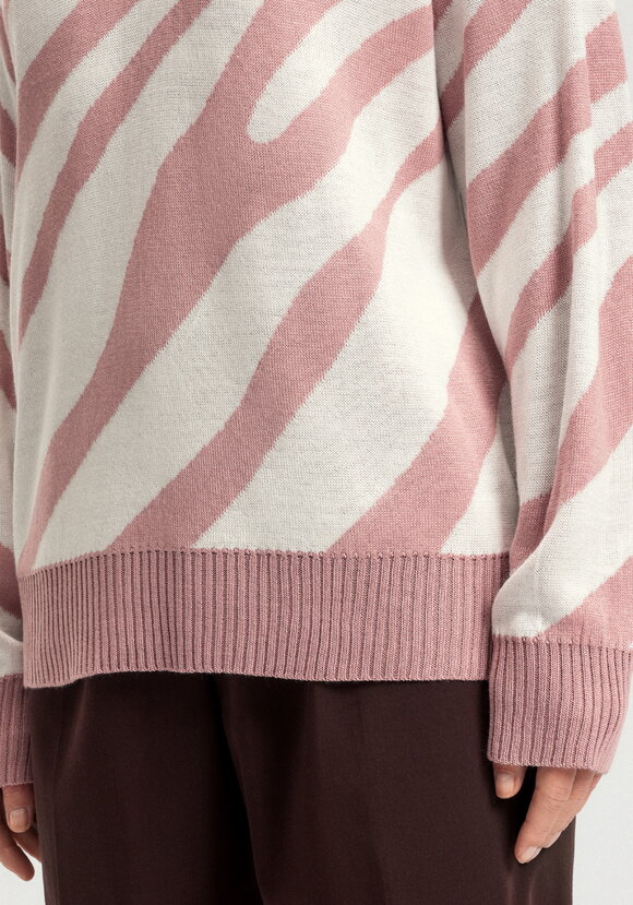 Джемпер с принтом зебра шир.  580, рис. 28