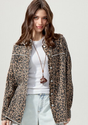 Джинсовая куртка с бахромой по краям