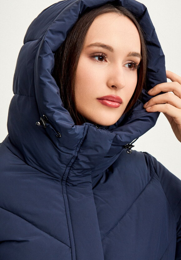 Пуховик стеганый свободного кроя с капюшоном шир.  580, рис. 7