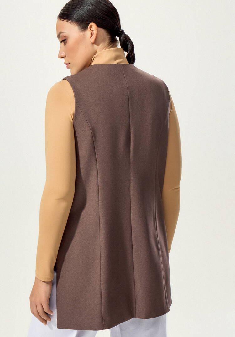 Жилет на пуговицах с разрезами по бокам шир.  750, рис. 3