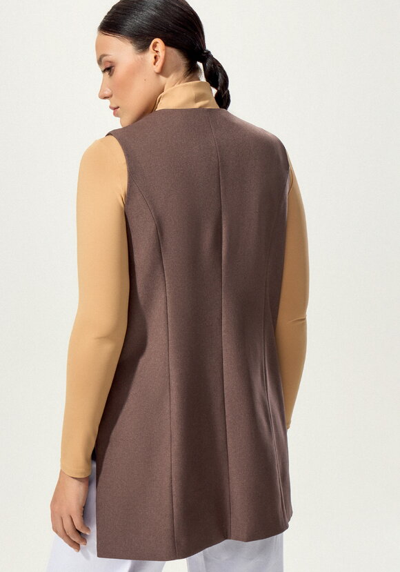 Жилет на пуговицах с разрезами по бокам шир.  580, рис. 3