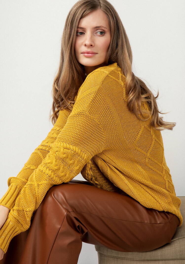 Джемпер с V-образным вырезом и косами шир.  750, рис. 20