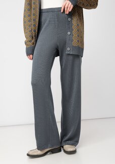 Брюки прямые на эластичной резинке