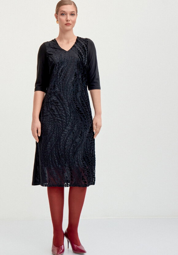 Платье из панбархата и трикотажа шир.  580, рис. 25