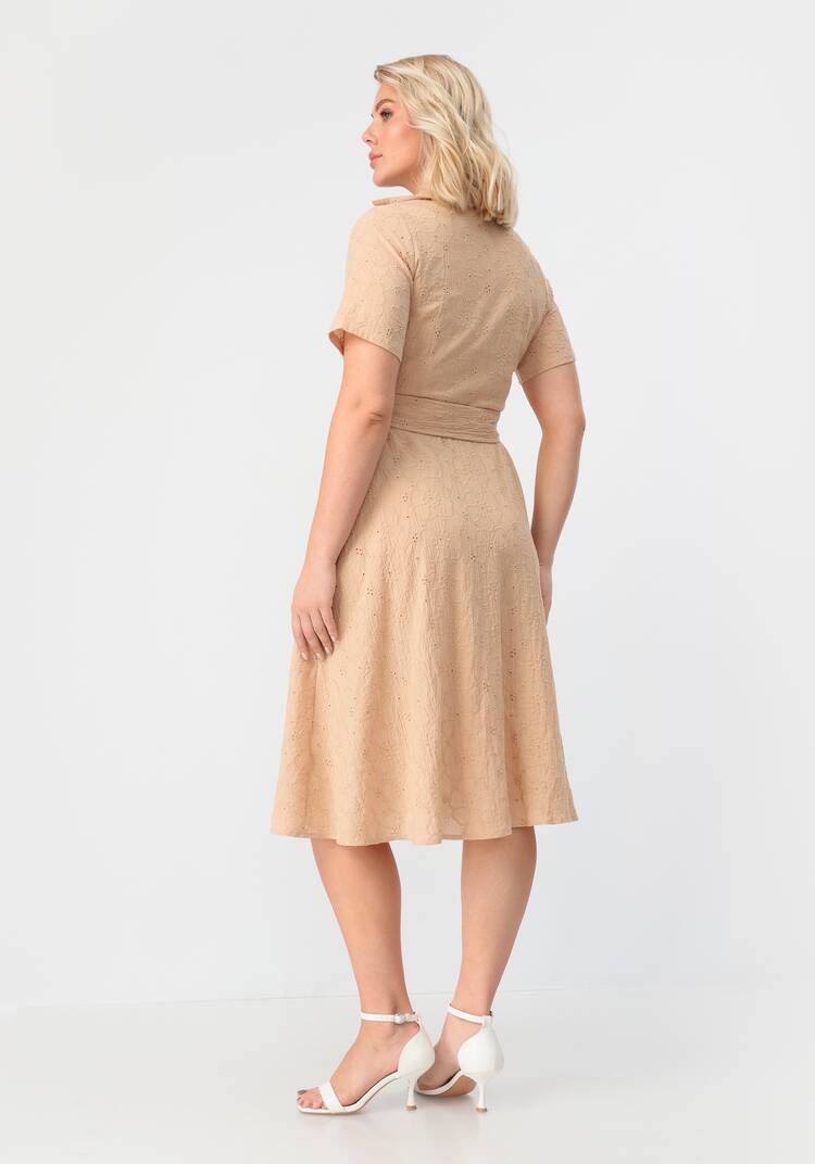 Платье с отложным воротником из шитья шир.  750, рис. 3