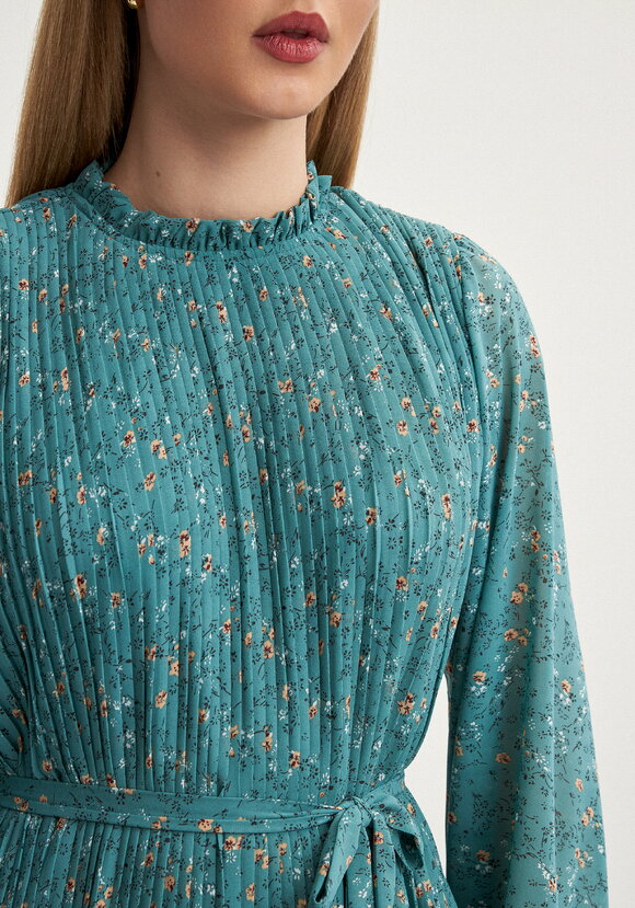 Платье гофре с рюшей по горловине шир.  580, рис. 14