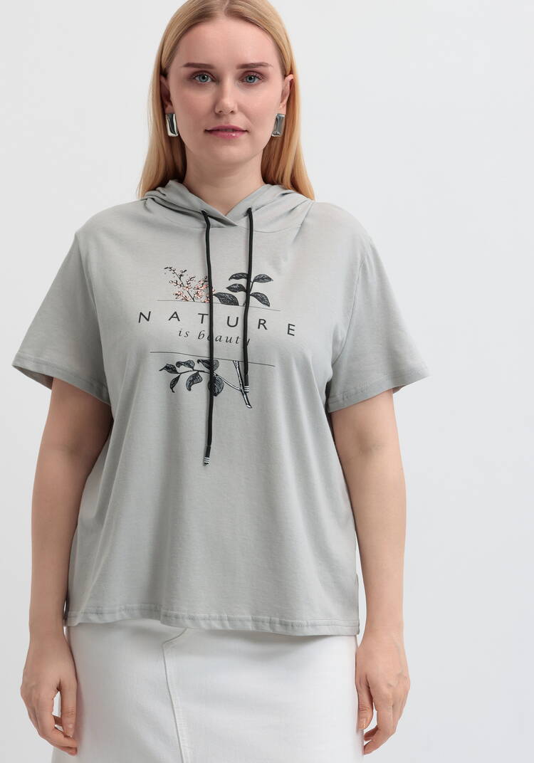 Футболка с капюшоном и принтом шир.  750, рис. 19