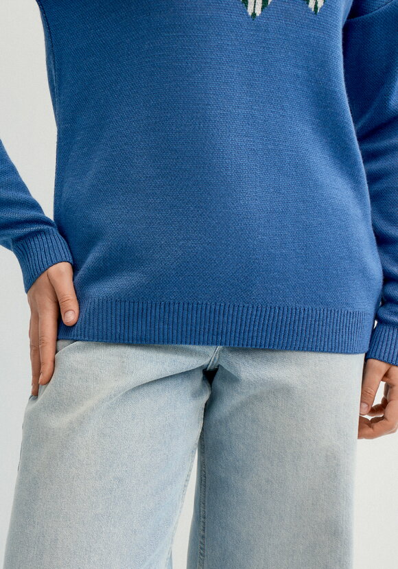 Джемпер с цветочным рисунком по горловине шир.  580, рис. 12