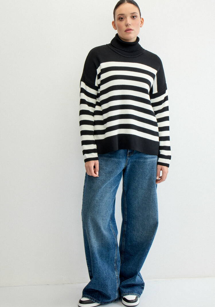 Свитер в полоску с высокой горловиной шир.  750, рис. 5