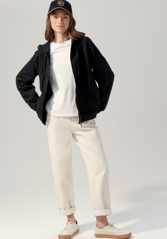 Толстовка с капюшоном и нашивкой на рукаве шир.  580, рис. 9