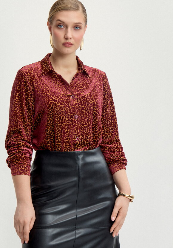 Блуза на пуговицах с фактурной тканью шир.  580, рис. 1