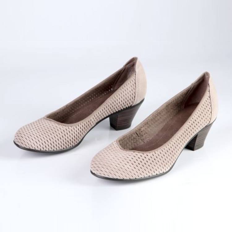 Женские туфли на устойчивом каблуке украшенные перфорацией шир.  750, рис. 1