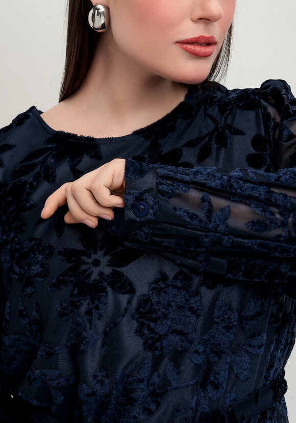 Платье с цветами из бархата шир.  580, рис. 22