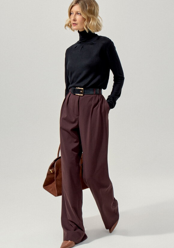 Водолазка с защипами у горловины шир.  580, рис. 34